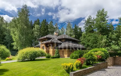 2-этажный коттедж 1 380 м² с отделкой