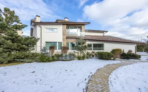 3-этажный коттедж 1 000 м² с отделкой