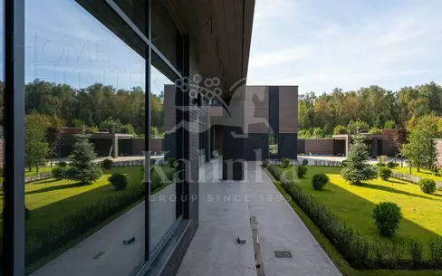 2-этажный коттедж 1 300 м² без отделки