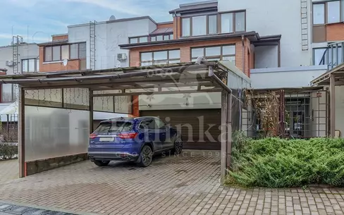 3-этажный таунхаус 400 м² с отделкой