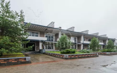 2-этажный таунхаус 640.8 м² без отделки