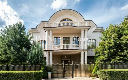 3-этажный коттедж 750 м² с отделкой