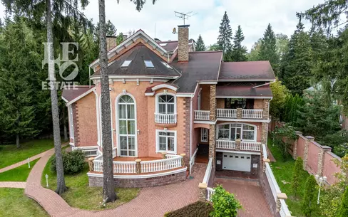 3-этажный коттедж 1 176.8 м² с отделкой