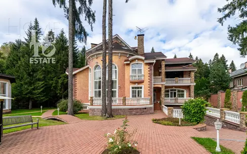 3-этажный коттедж 1 176.8 м² с отделкой