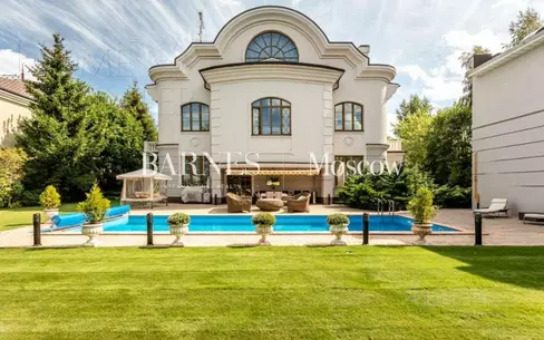 3-этажный коттедж 750 м² с отделкой