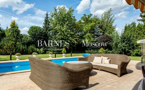 3-этажный коттедж 750 м² с отделкой