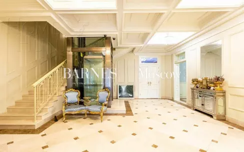 3-этажный коттедж 750 м² с отделкой