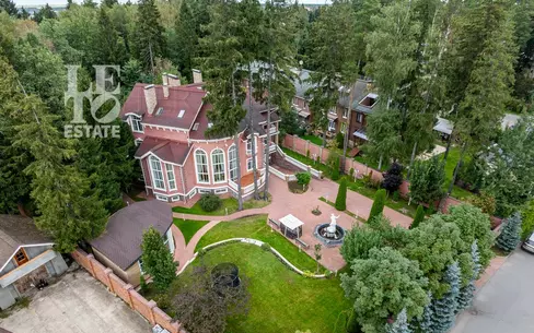 3-этажный коттедж 1 176.8 м² с отделкой