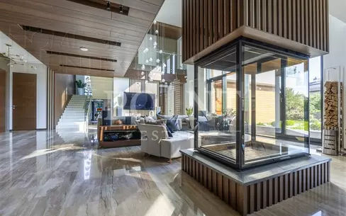 3-этажный коттедж 550 м² с отделкой