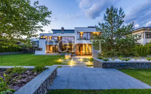 3-этажный коттедж 550 м² с отделкой