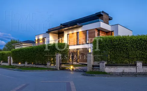 3-этажный коттедж 550 м² с отделкой