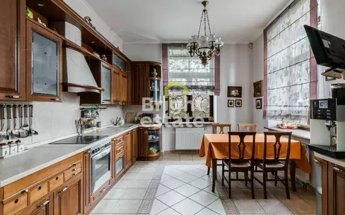 3-этажный коттедж 1 040 м² с отделкой