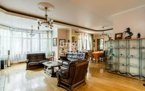 3-этажный коттедж 1 040 м² с отделкой