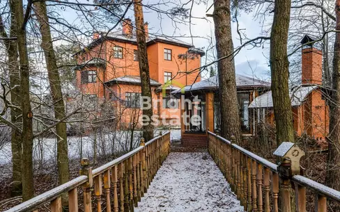 3-этажный коттедж 1 040 м² с отделкой