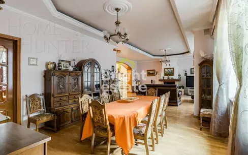 3-этажный коттедж 1 040 м² с отделкой