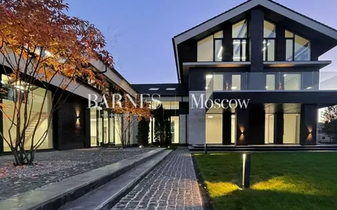 3-этажный коттедж 1 770 м² без отделки