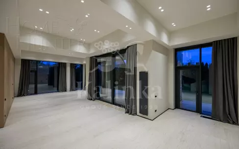 2-этажный коттедж 663 м² с отделкой