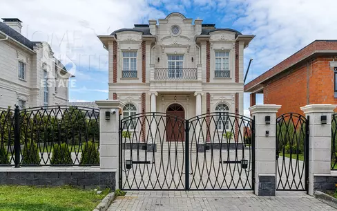 2-этажный коттедж 260 м² с отделкой