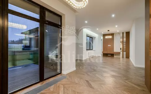 2-этажный коттедж 323 м² с отделкой