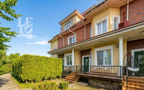 2-этажный таунхаус 400 м² с отделкой