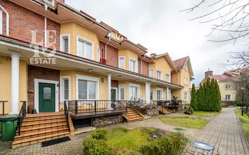 2-этажный таунхаус 400 м² с отделкой