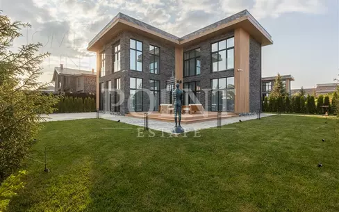 2-этажный коттедж 250 м² с отделкой