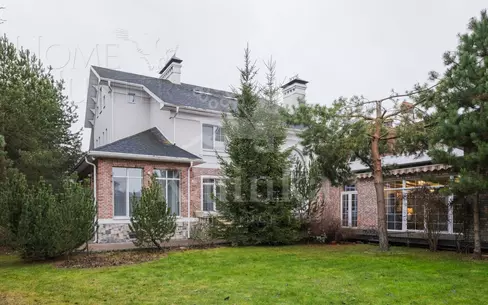 2-этажный коттедж 1 200 м² с отделкой