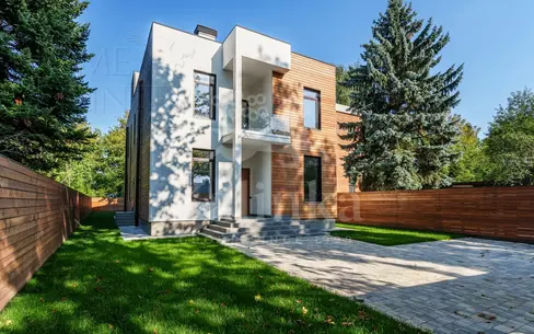 2-этажный коттедж 302 м² с отделкой