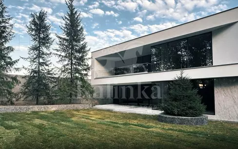 2-этажный коттедж 560 м² без отделки