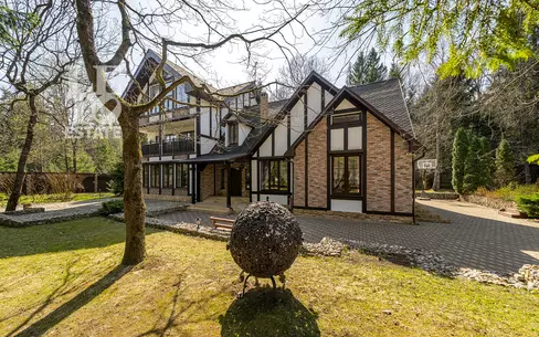 3-этажный коттедж 550 м² с отделкой