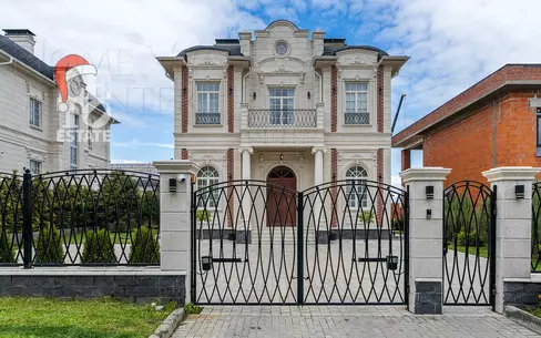 2-этажный коттедж 260 м² с отделкой