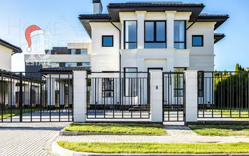 2-этажный коттедж 240 м² с отделкой