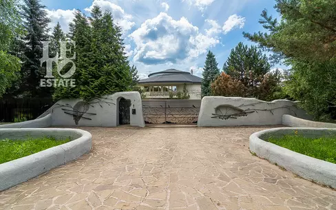 3-этажный коттедж 1 241 м² с отделкой