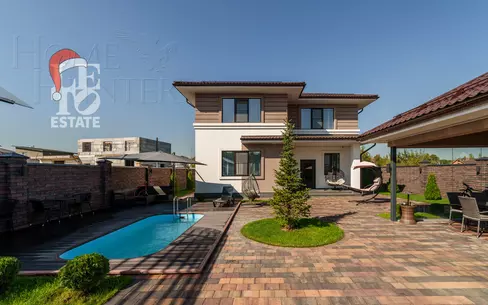 2-этажный коттедж 244 м² с отделкой