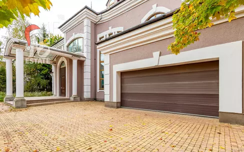 2-этажный коттедж 1 000 м² с отделкой