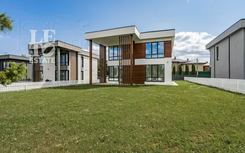 2-этажный коттедж 243 м² с отделкой