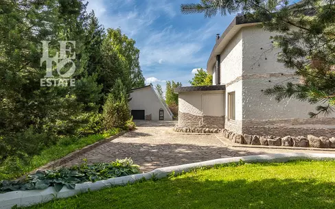 3-этажный коттедж 1 241 м² с отделкой