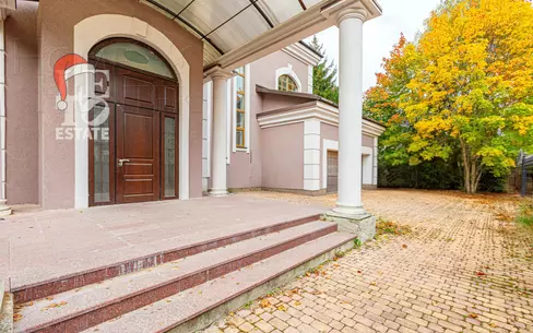 2-этажный коттедж 1 000 м² с отделкой