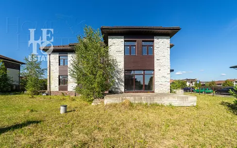 2-этажный коттедж 858 м² без отделки