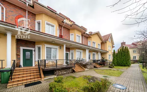 2-этажный таунхаус 400 м² с отделкой