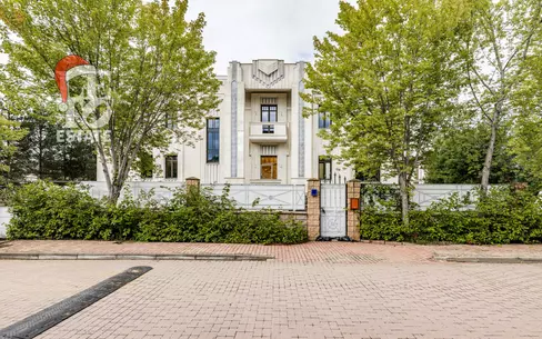 2-этажный коттедж 1 244 м² с отделкой