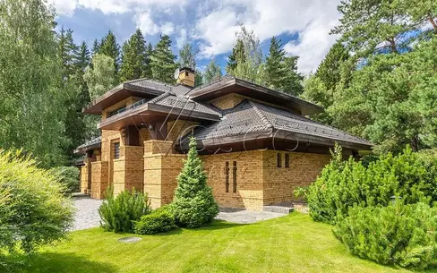 2-этажный коттедж 1 300 м² с отделкой