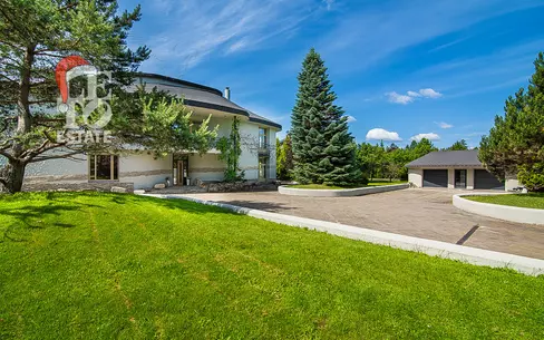 3-этажный коттедж 1 241 м² с отделкой