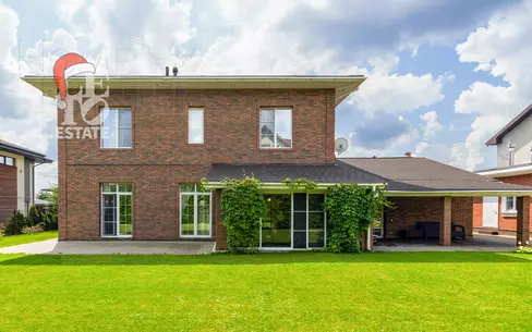 2-этажный коттедж 304 м² с отделкой