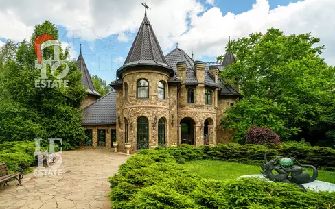 3-этажный коттедж 850 м² с отделкой