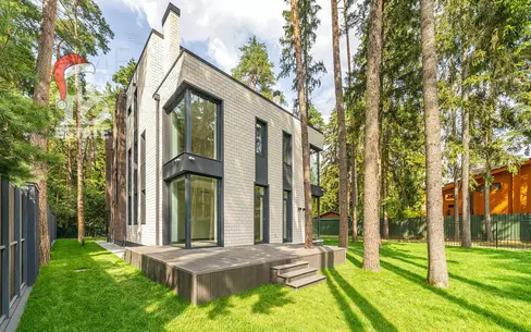 3-этажный коттедж 380 м² с отделкой