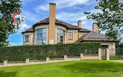 3-этажный коттедж 680 м² без отделки