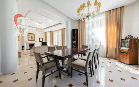 3-этажный коттедж 660 м² с отделкой