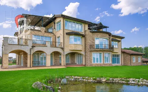 3-этажный коттедж 1 500 м² с отделкой