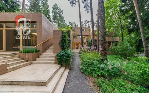 2-этажный коттедж 1 330 м² с отделкой